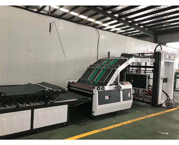 紙箱(xiang)生産車間(jian)