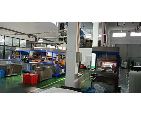 吸塑(su)車間一(yi)角