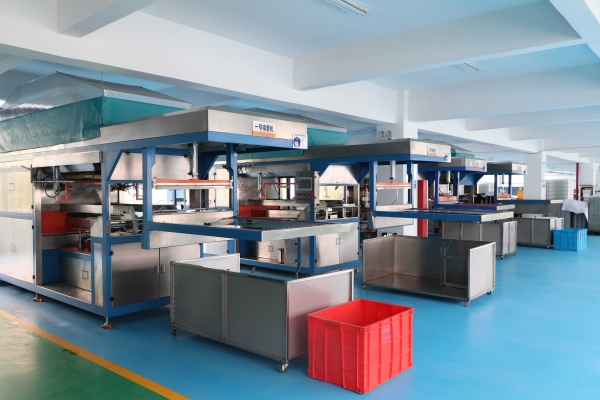 吸塑包(bao)裝生産(chan)車間