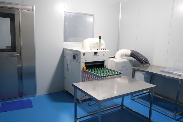 吸塑包(bao)裝生産(chan)車間