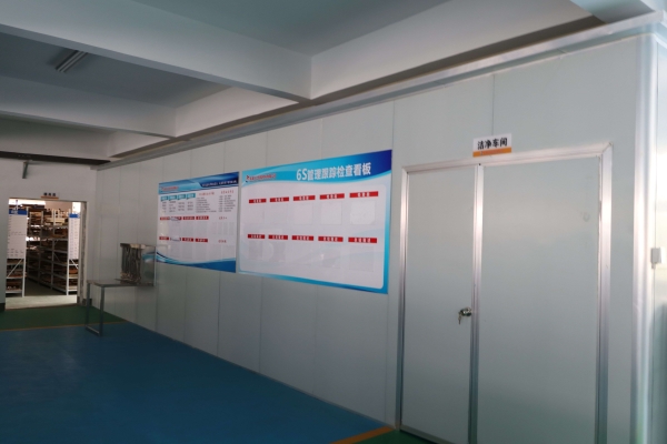 吸塑包(bao)裝生産(chan)車間