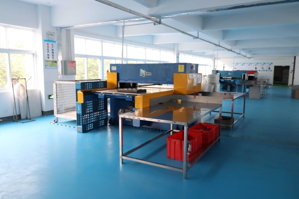 吸塑包(bao)裝生産(chan)車間