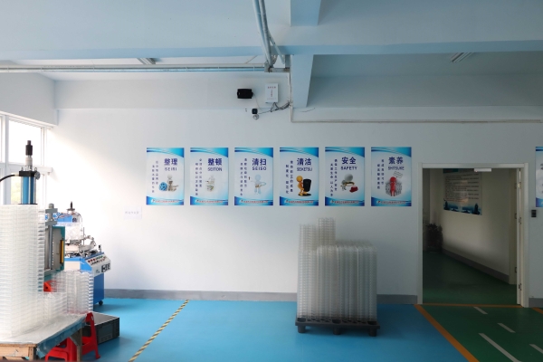 吸塑包(bao)裝生産(chan)車間