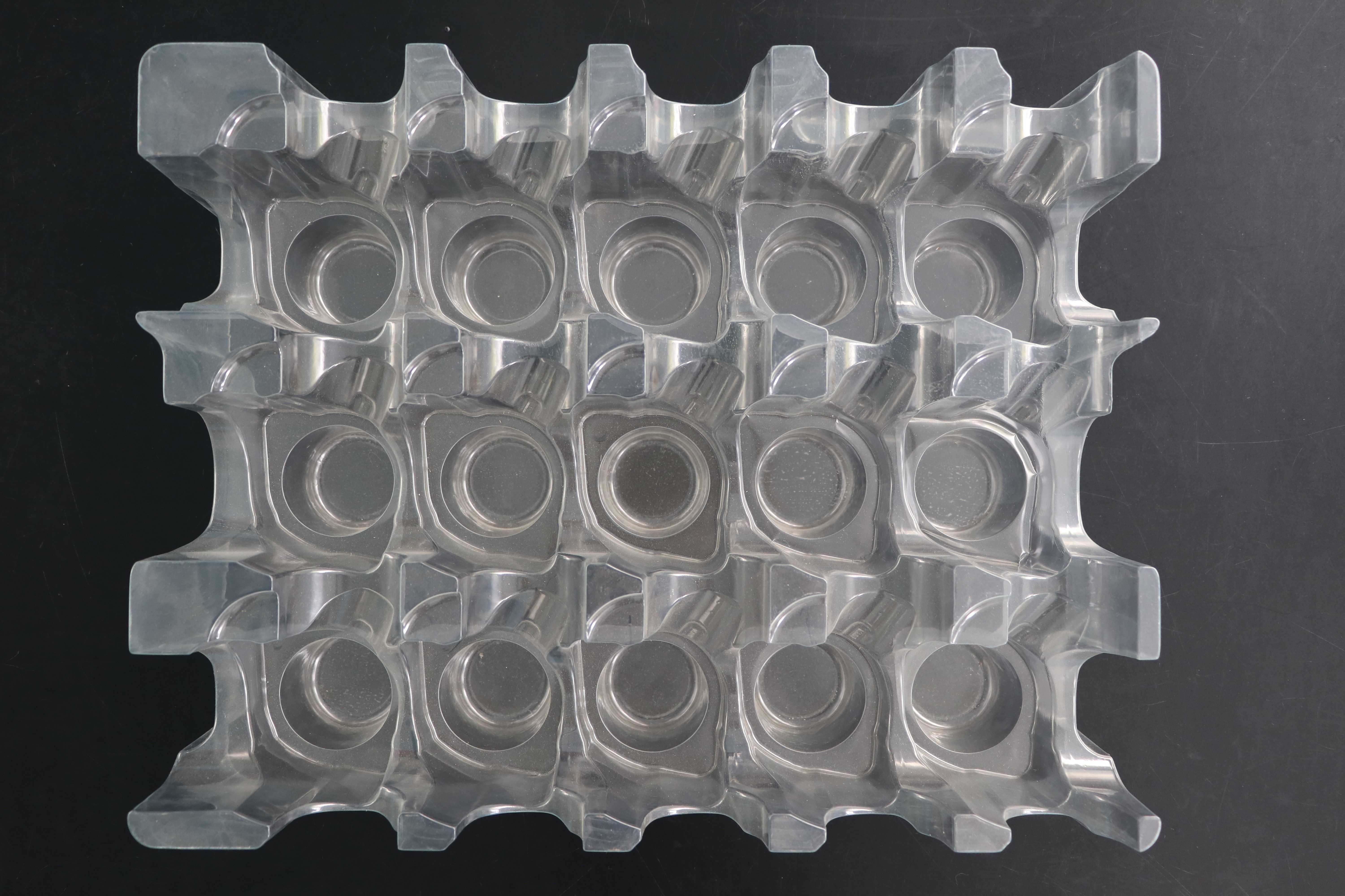 汽車零(ling)部件吸(xi)塑包裝(zhuang)