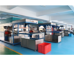 吸塑包(bao)裝生産車(che)間